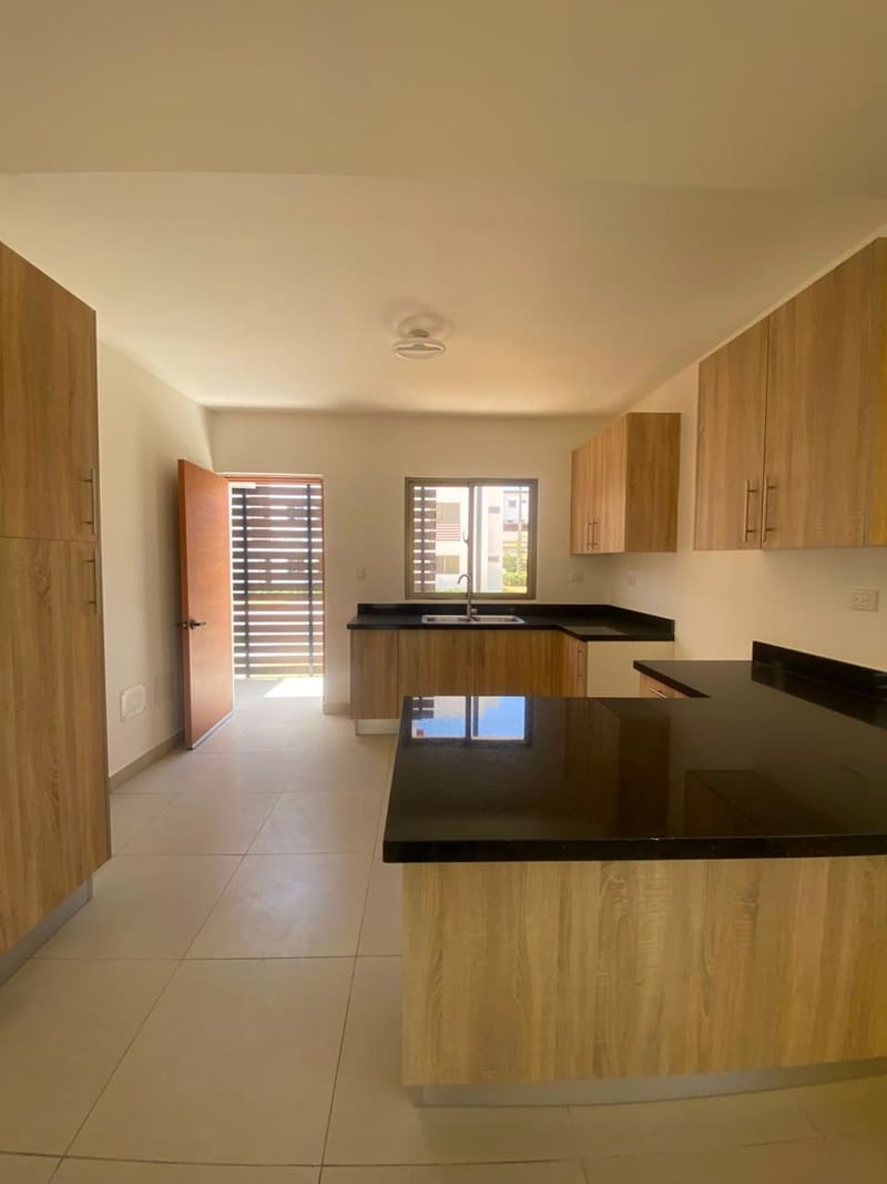 Villa Unifamiliar en Alquiler – USD 2,500/mes