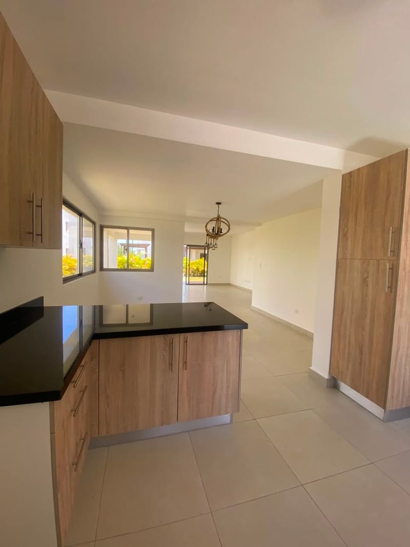 Villa Unifamiliar en Alquiler – USD 2,500/mes