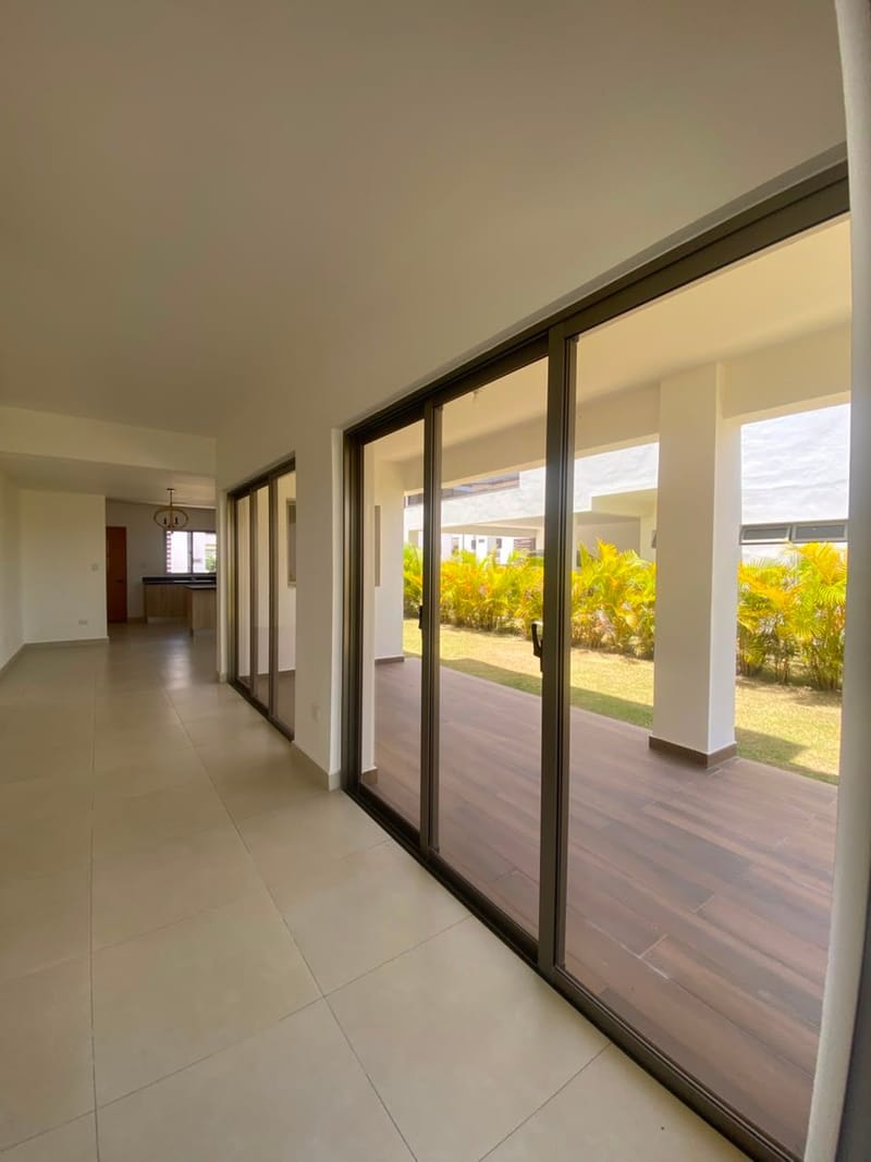 Villa Unifamiliar en Alquiler – USD 2,500/mes