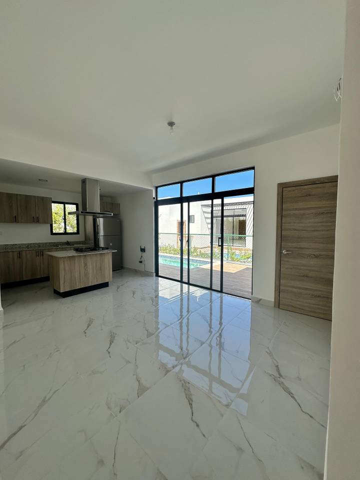 Villa en Alquiler | 3 Habitaciones + Habitación de Servicio
