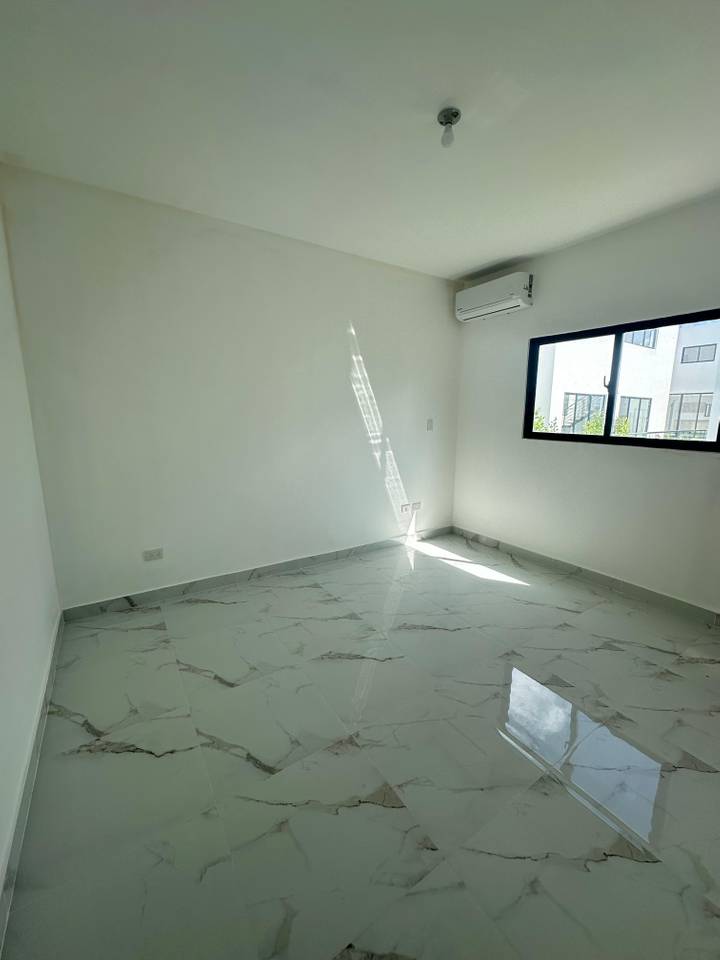 Villa en Alquiler | 3 Habitaciones + Habitación de Servicio