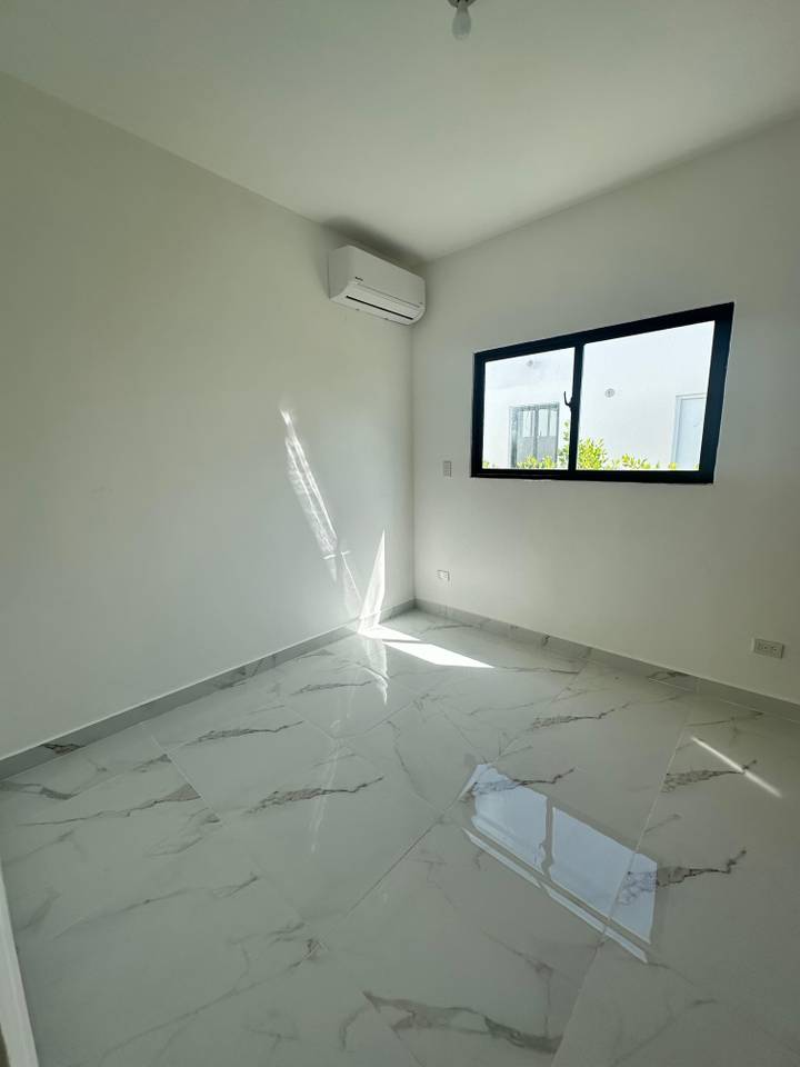 Villa en Alquiler | 3 Habitaciones + Habitación de Servicio