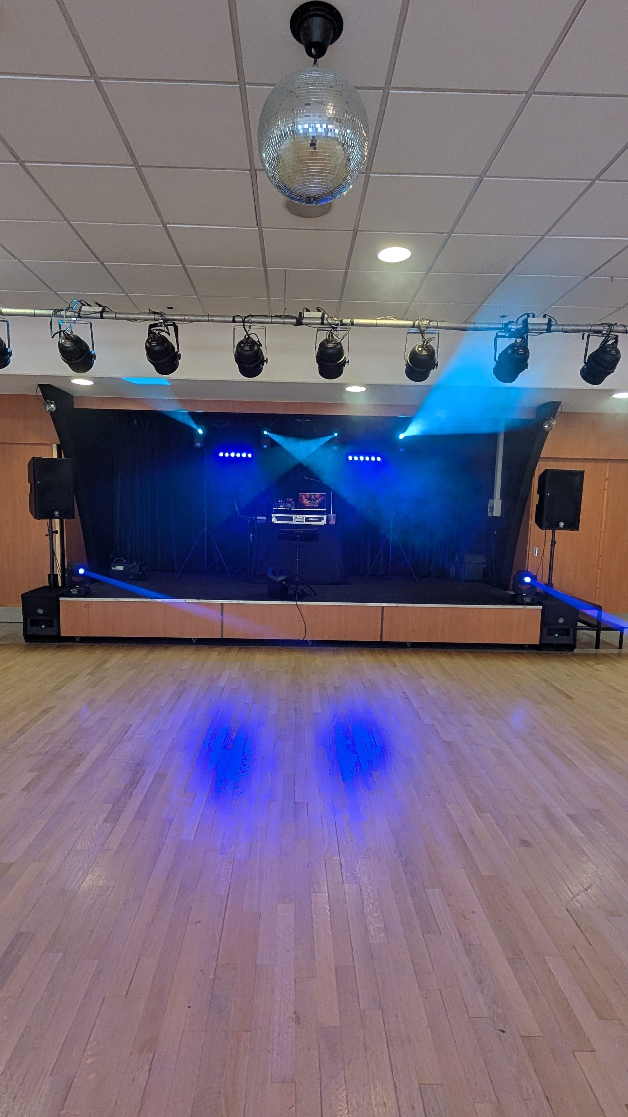 SCENE CONCERT CHEZ LEONARD EPINAL