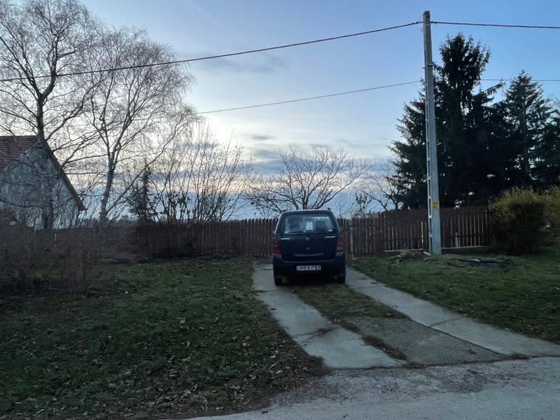 CSALÁDI HÁZ KÖMLŐDÖN