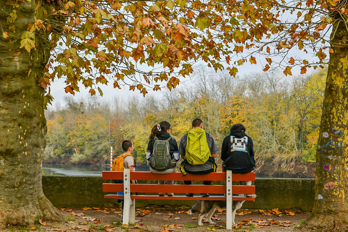 Promenada de Domingo en un Pueblo Fantasma Francés