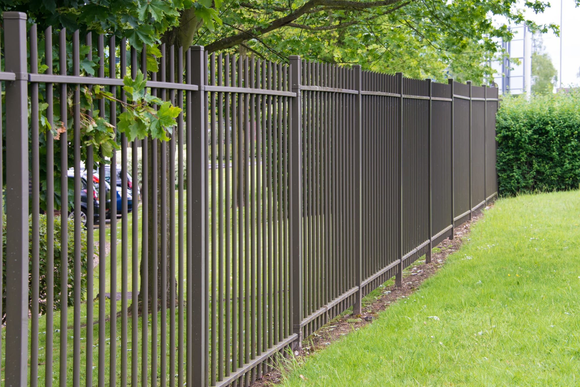 Choosing Paint for Metal Fences in the Northwest Heights