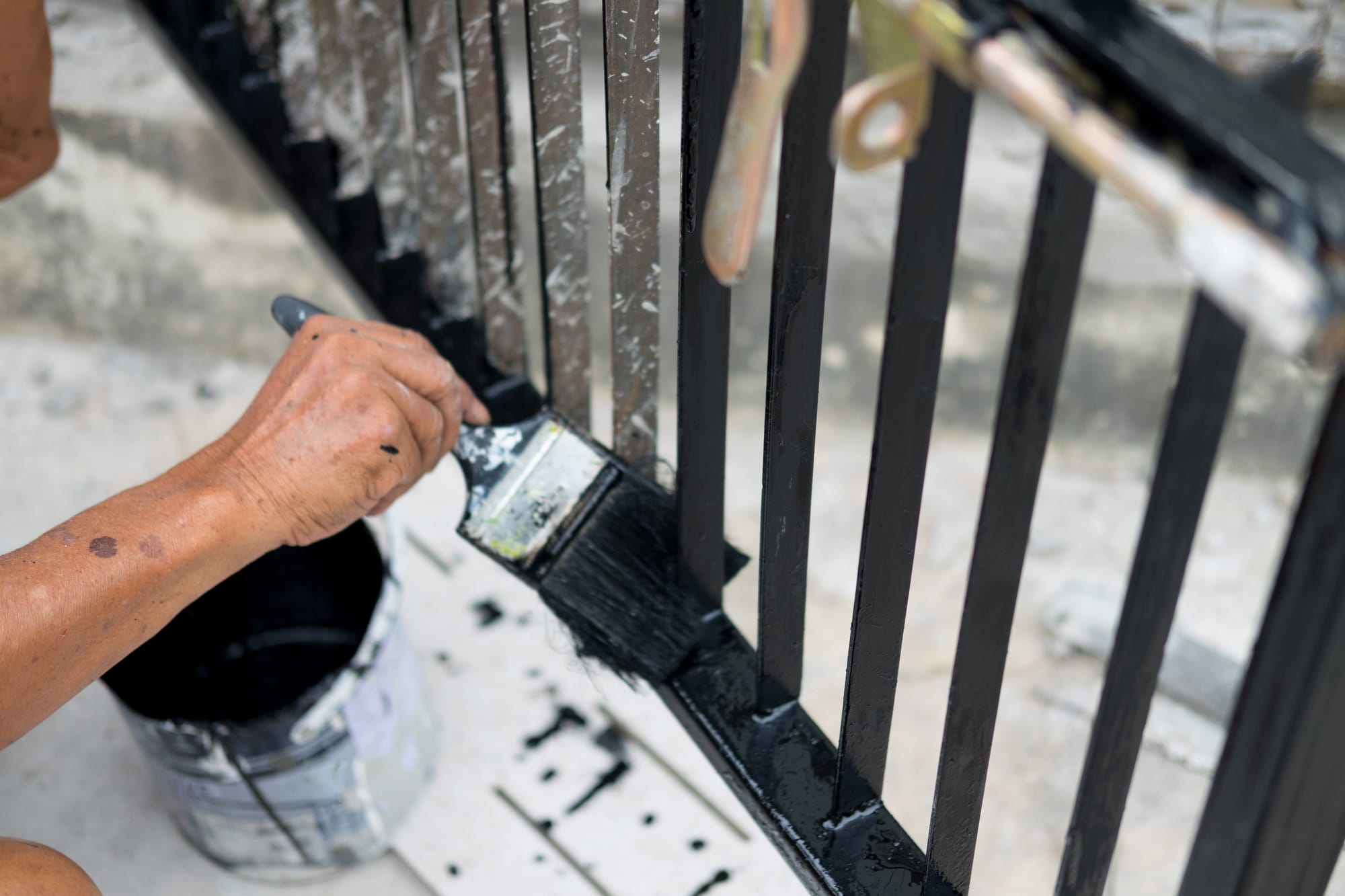 Painting Metal with Rustoleum in Lents: Tips for Durability