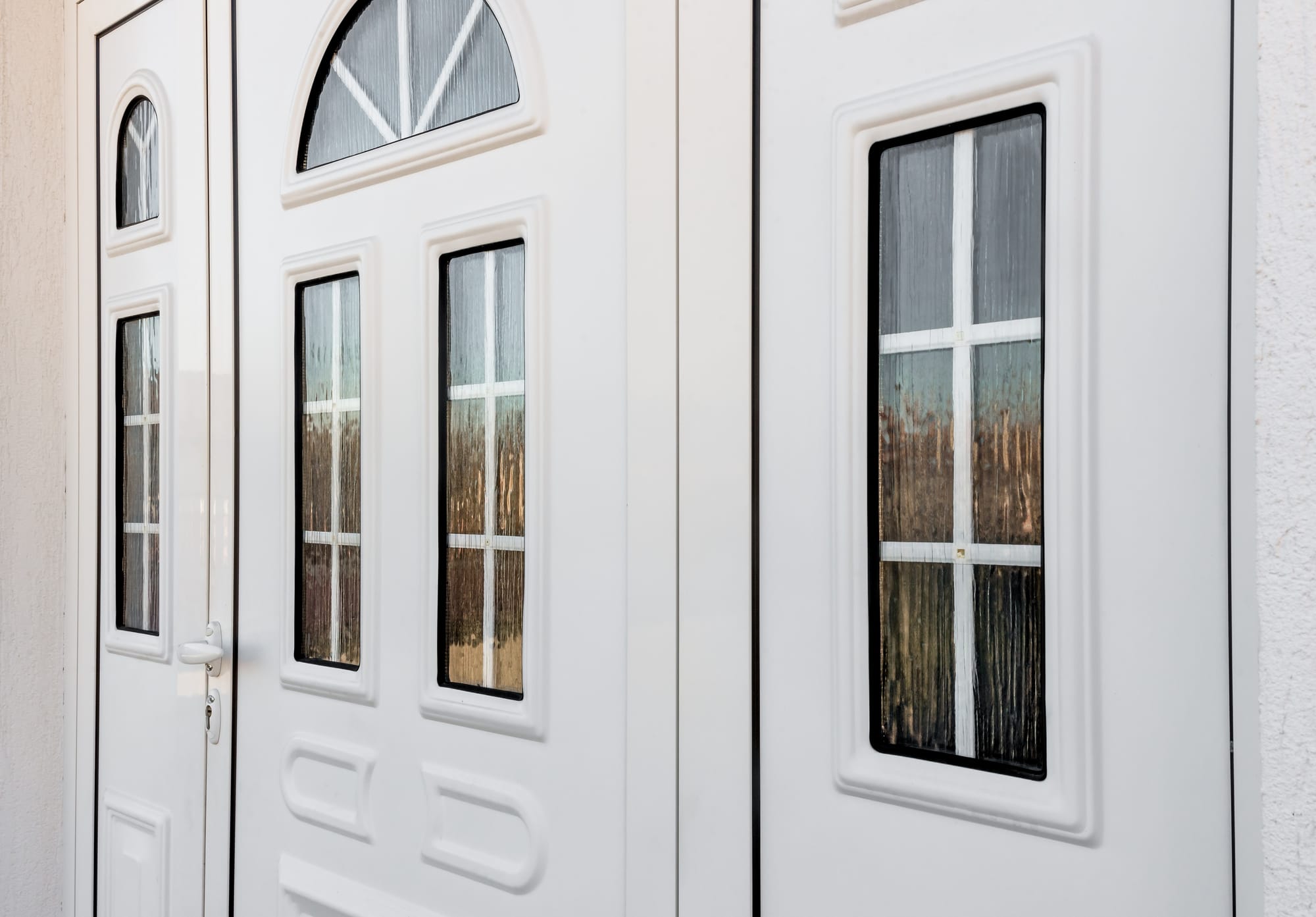 How to Choose and Paint Vinyl Front Doors: A Complete Guide