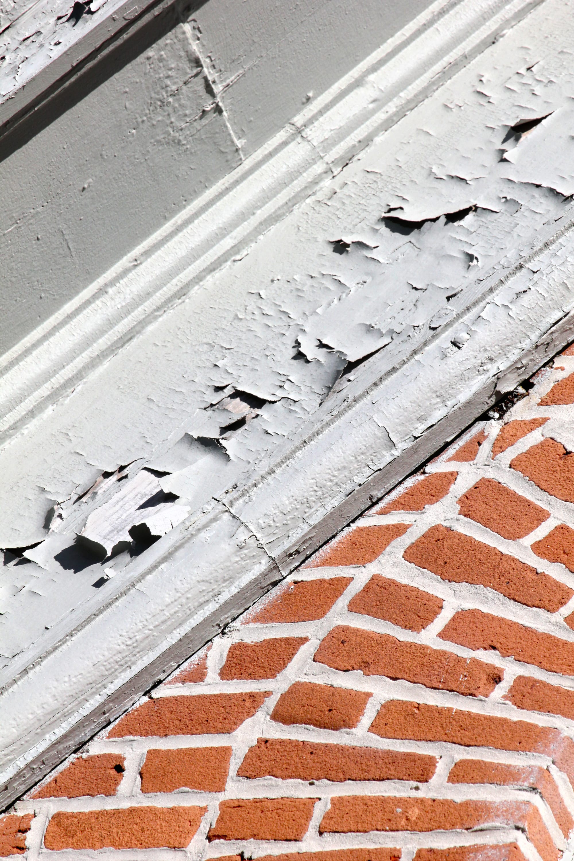 Why Exterior Paint Peels and How to Prevent It