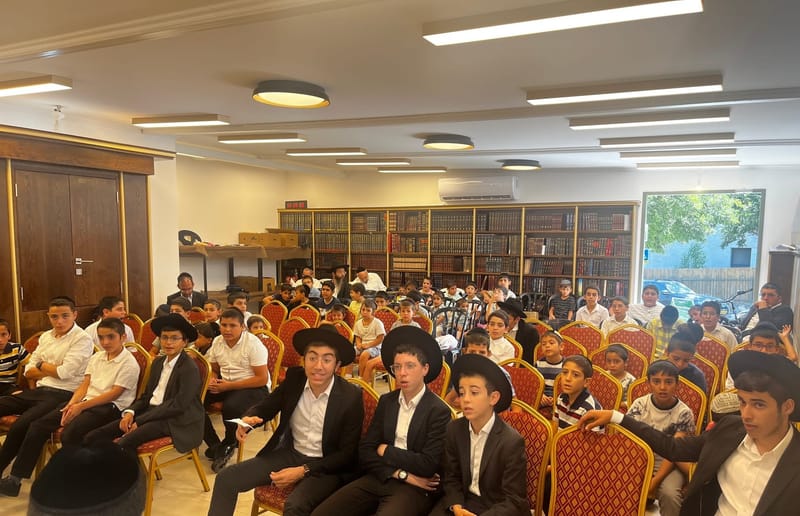 התרוממות רוח התורה בשכונת קטמון, בזכות הישיבה.