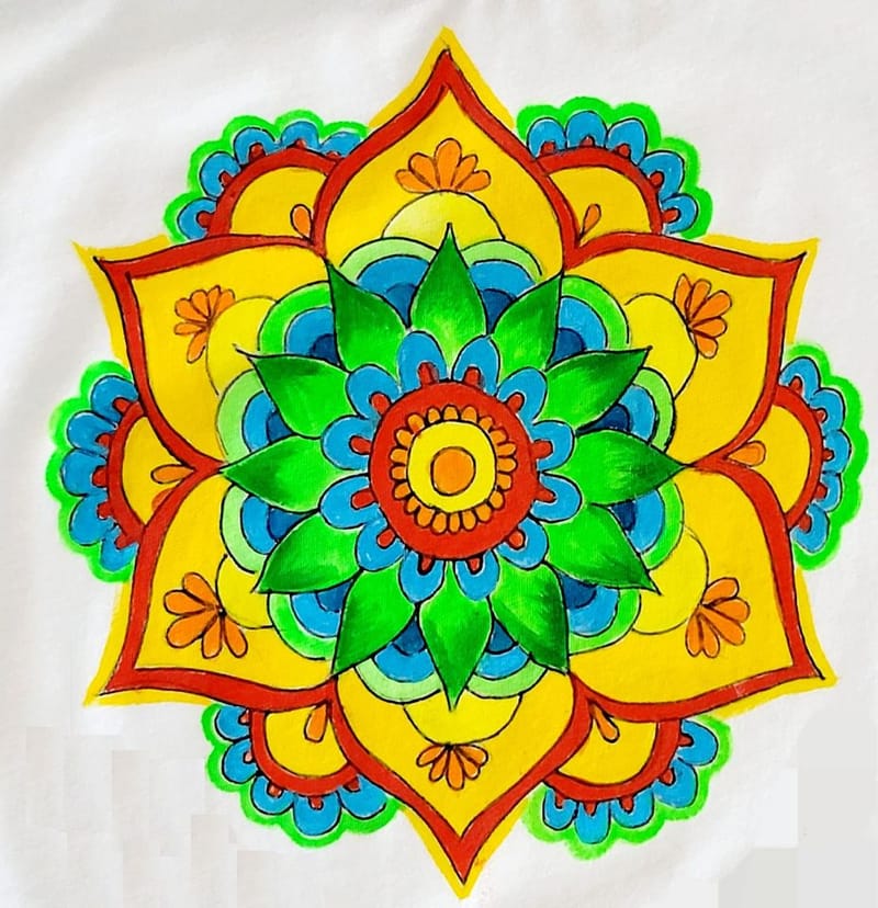 Арт релаксация с рисуване на мандали върху тениски