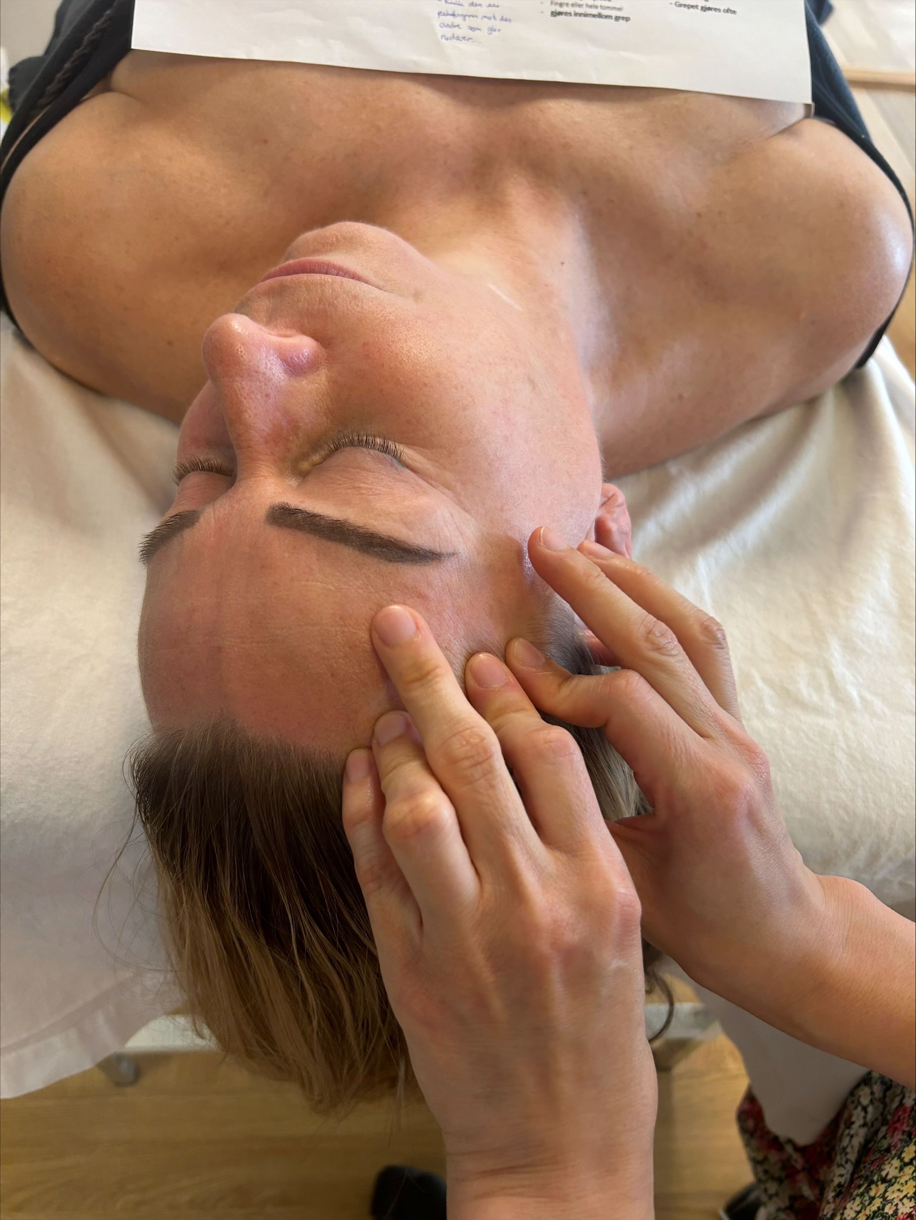 Ansiktsmassasje og Naturlig Facelift