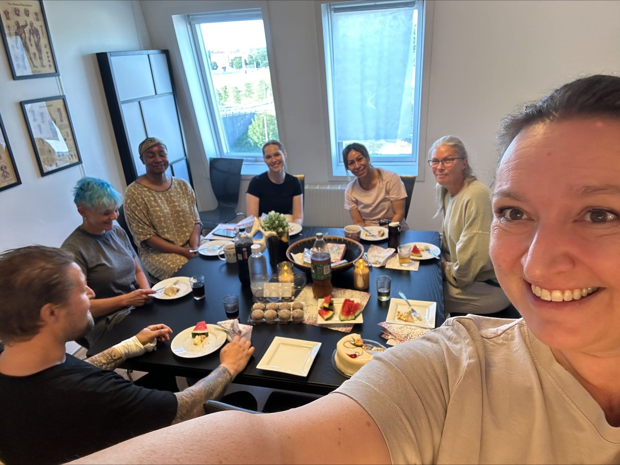 Bryllup feires med kake og godis!