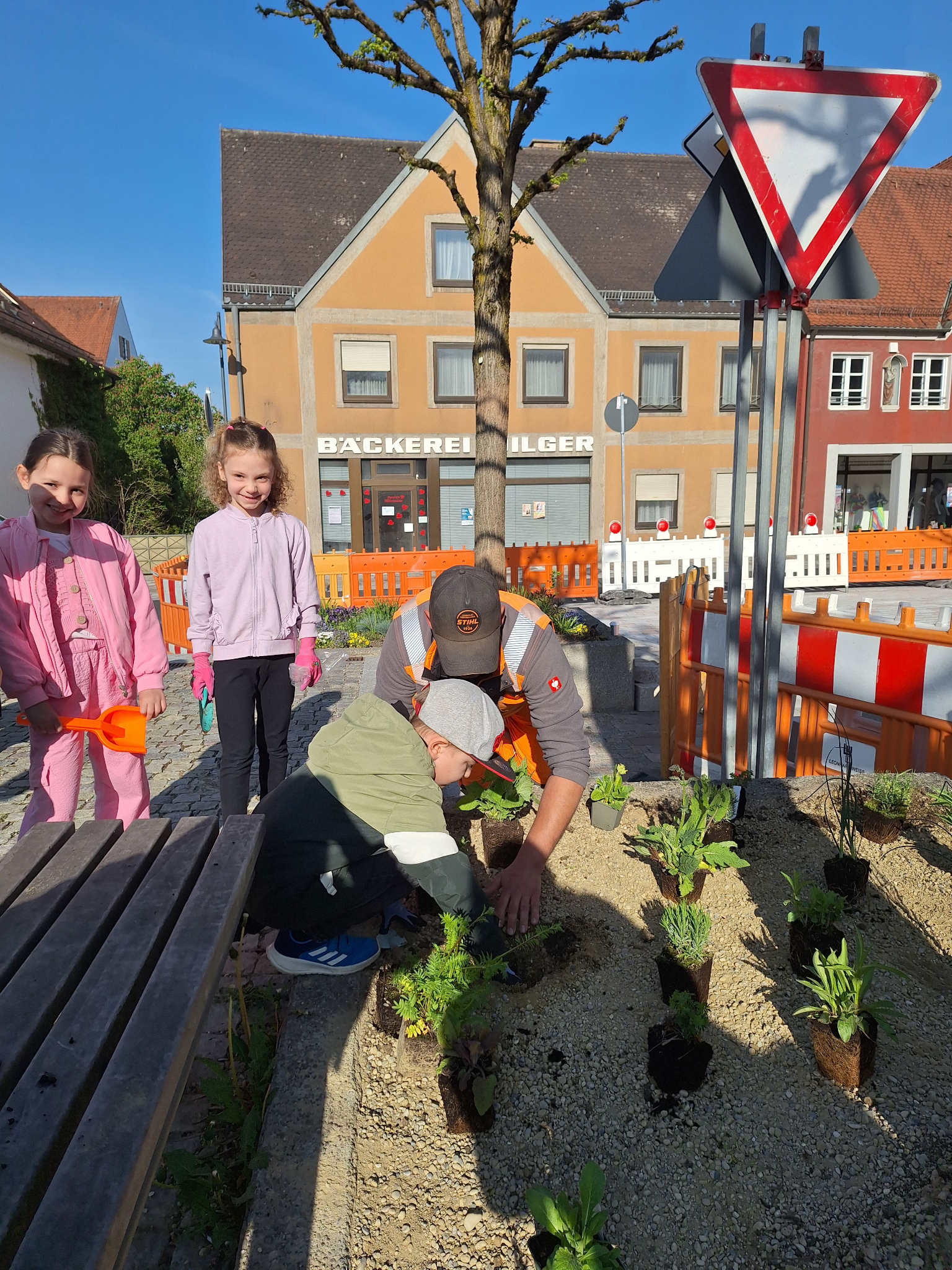 Pflanz- & Traumfängeraktion im Zuge der Einweihungsfeier der Meringer Ortsmitte am 24. & 25.05.2025