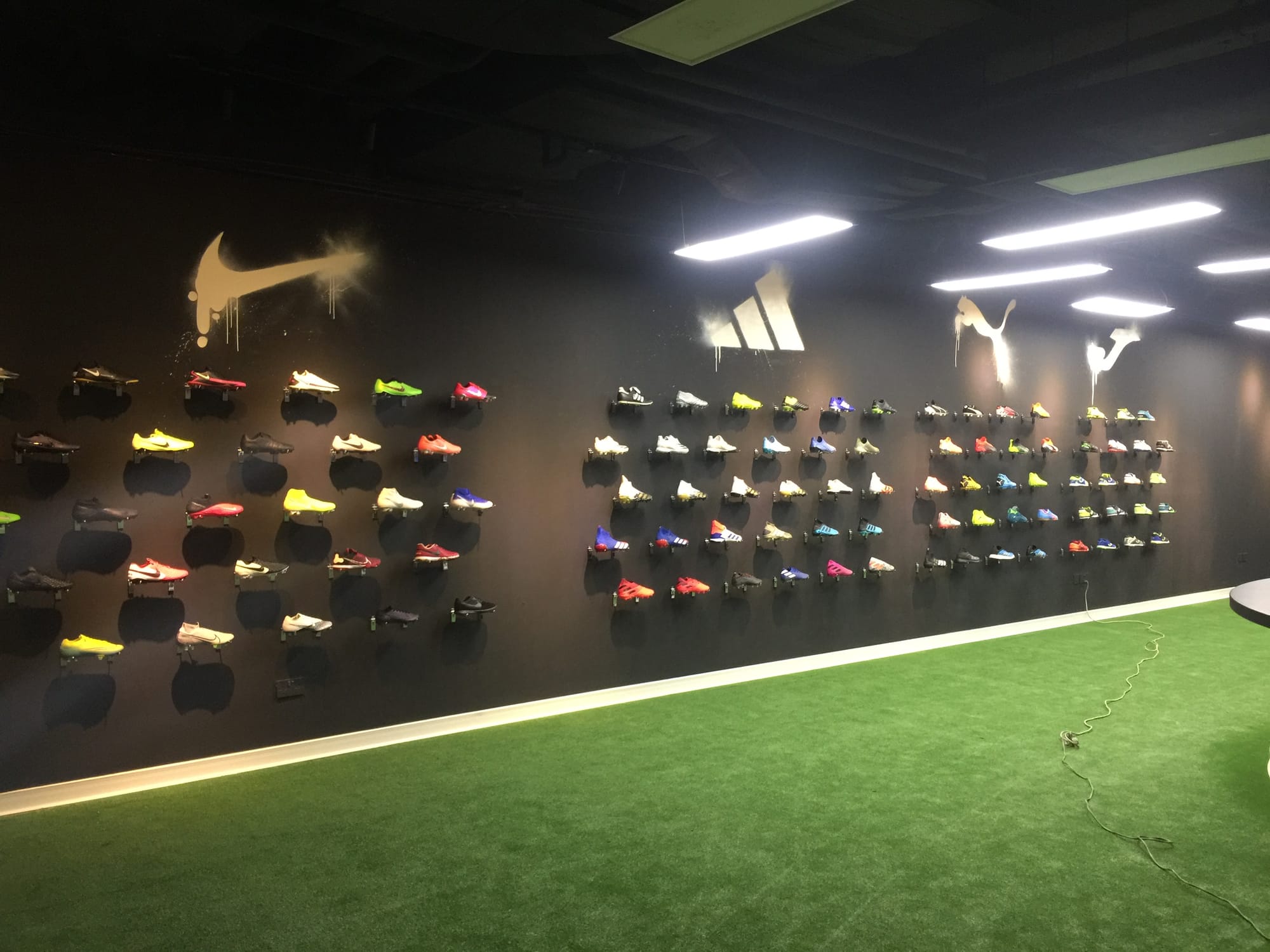 محل ملابس رياضية