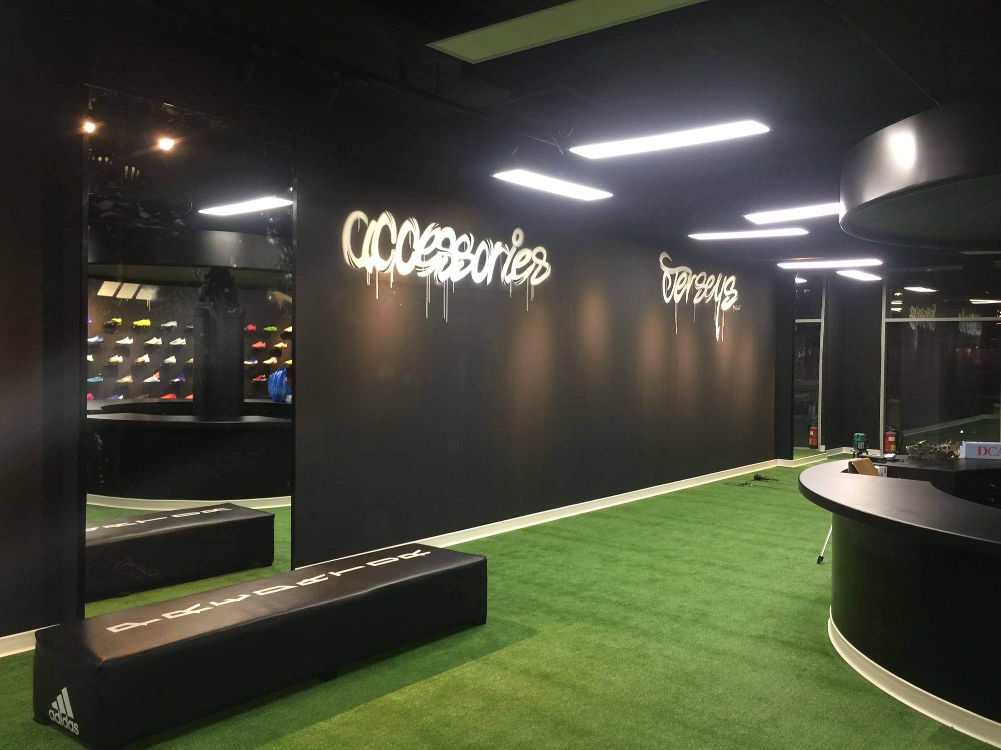 محل ملابس رياضية