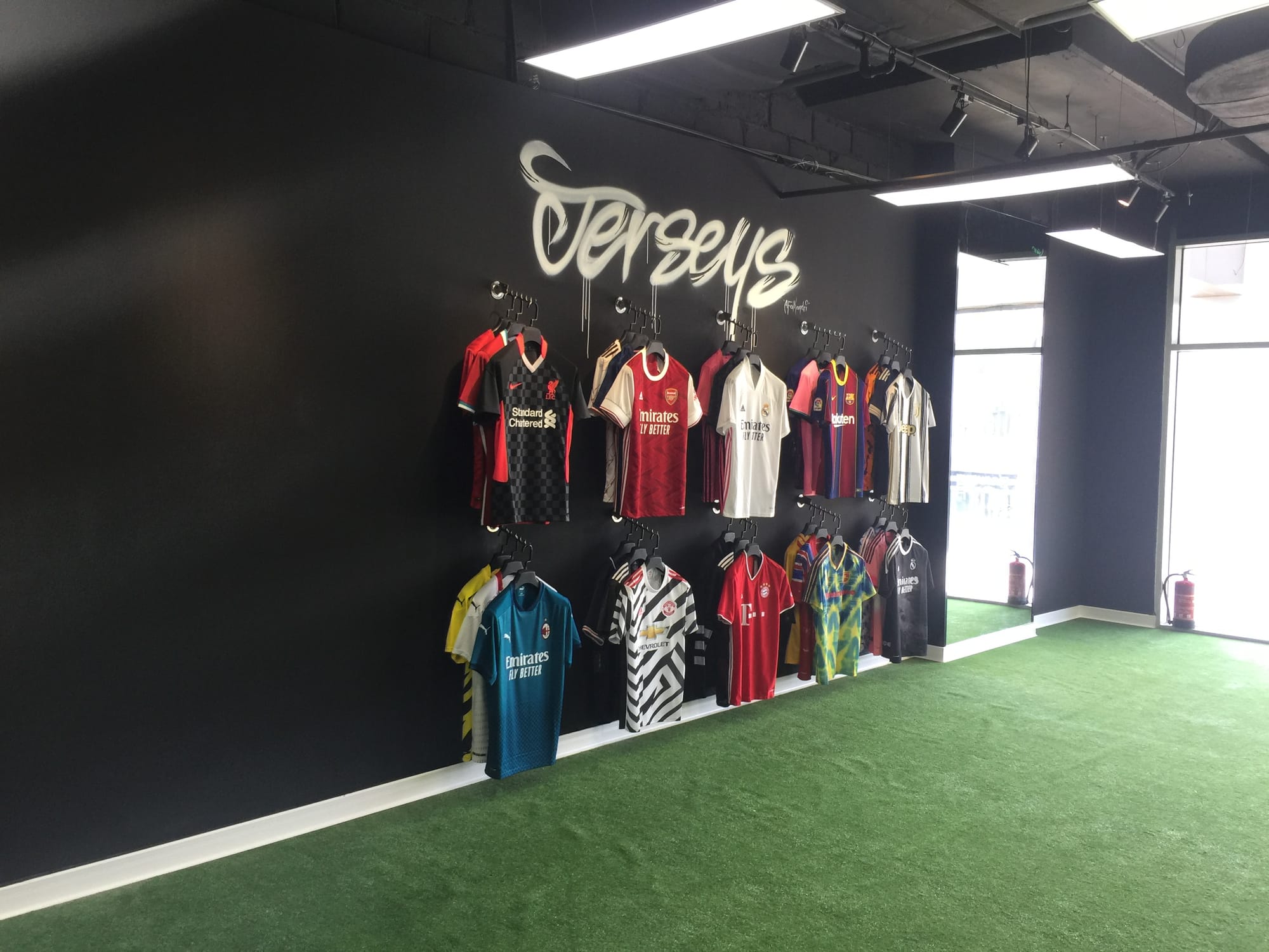 محل ملابس رياضية