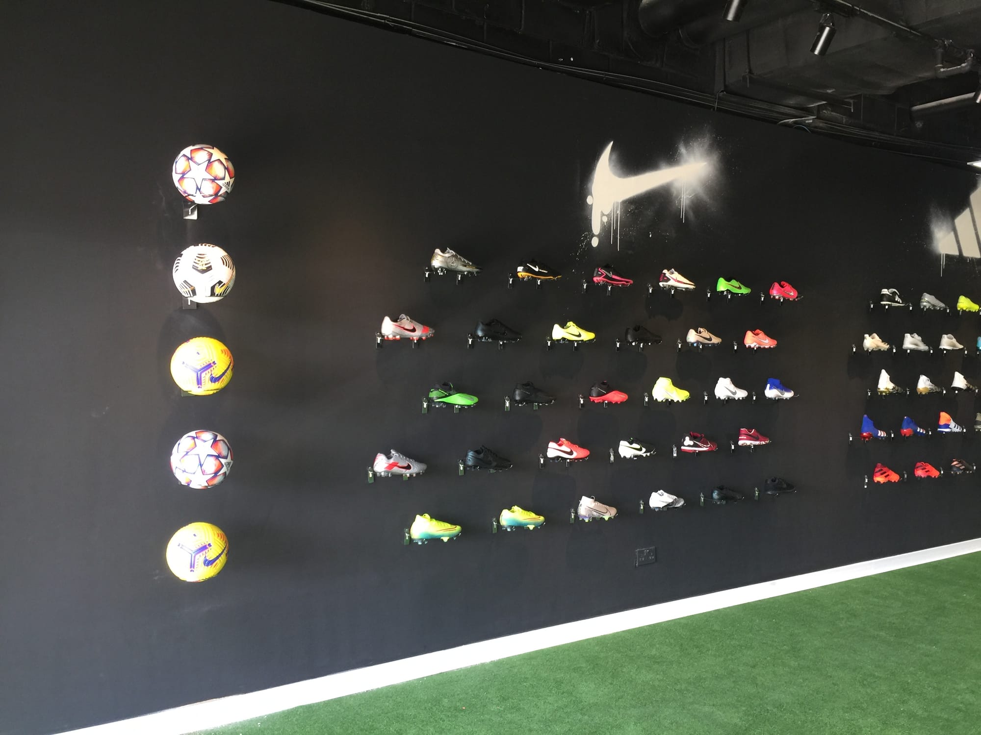 محل ملابس رياضية