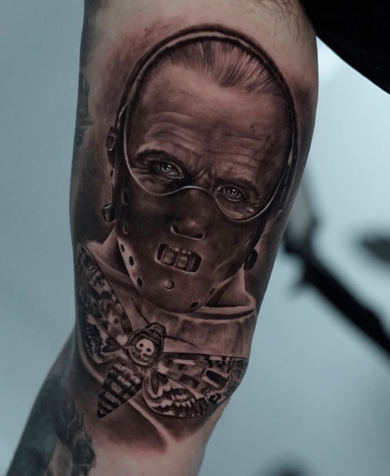 Variedad de trabajos donde prioriza el retrato siempre enfocado en crear grandes piezas con mucho detalle 