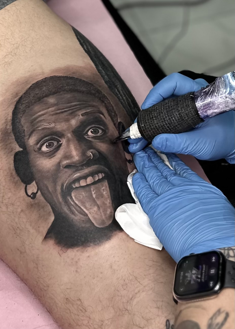 Variedad de trabajos donde prioriza el retrato siempre enfocado en crear grandes piezas con mucho detalle 