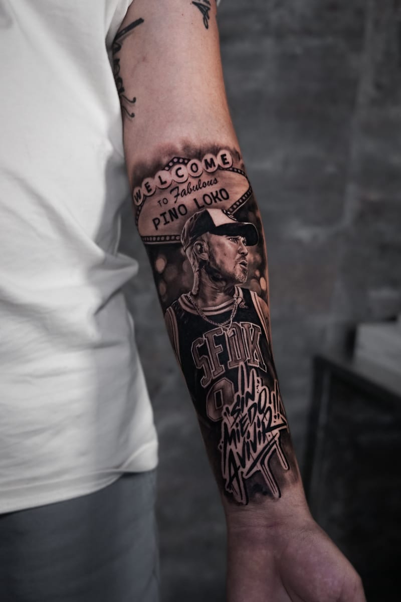 Variedad de trabajos donde prioriza el retrato siempre enfocado en crear grandes piezas con mucho detalle 