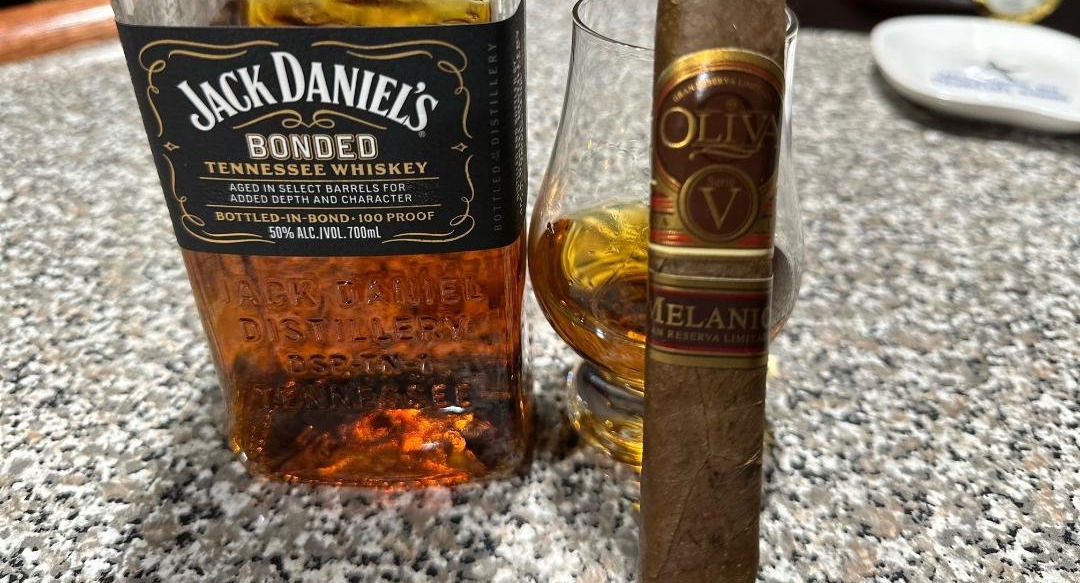 Jack Daniels bonded 100 proof and Oliva V Melanio cigar pairing