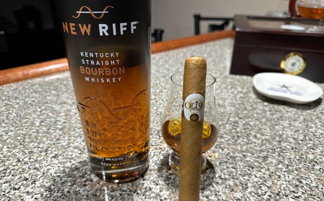 New Riff bottled in bond 100 proof and Oliva Connecticut cigar pairing