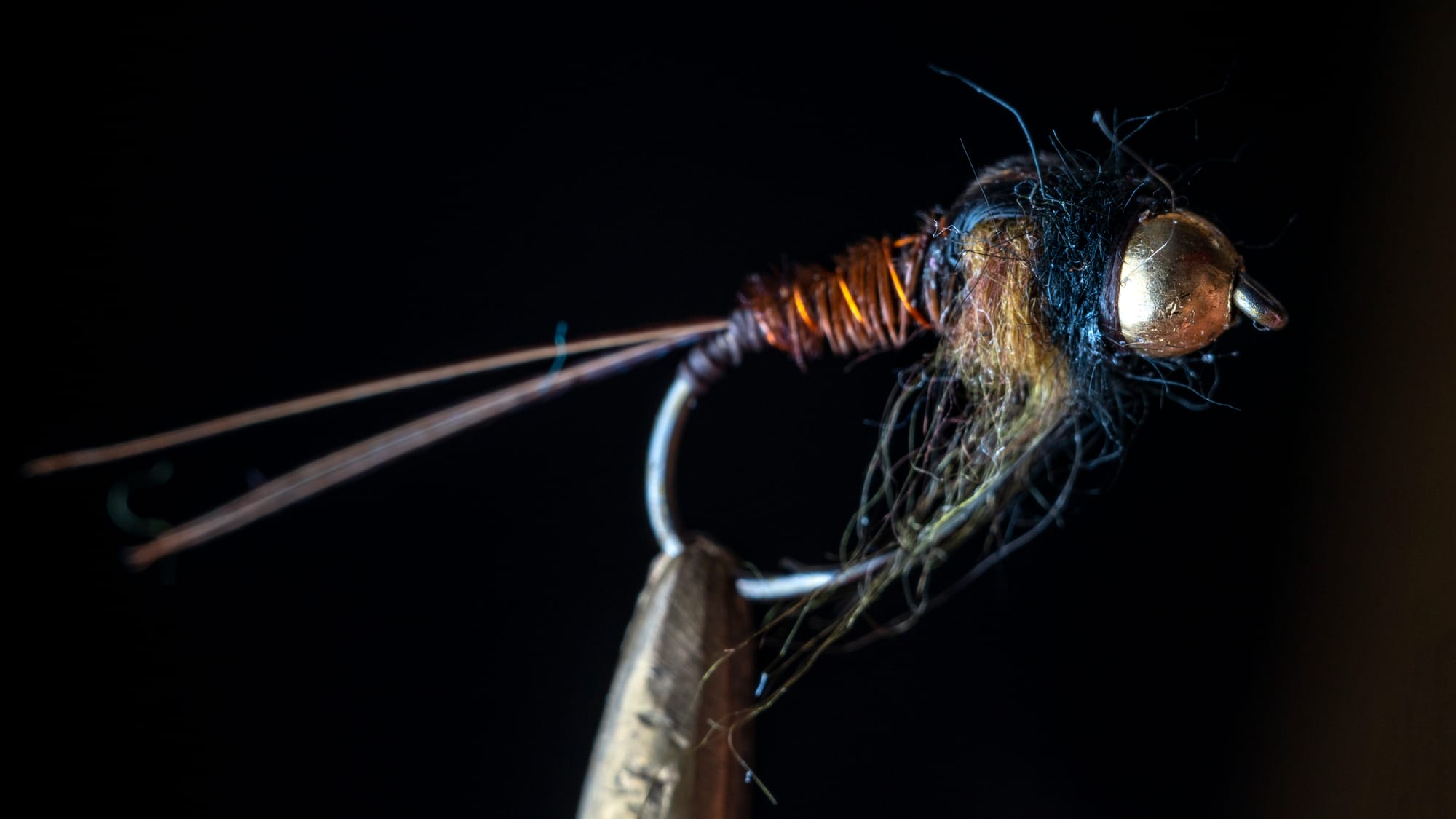Montage mouche nymphe lestée : gestion du poids et stabilité sous la surface