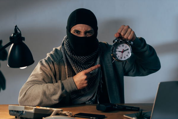 Як боротися з колекторами в Україні: поради юриста