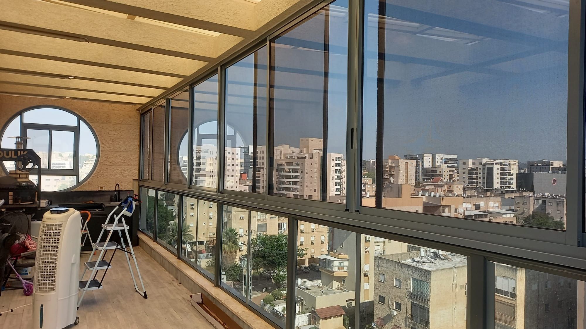 פרויקט בקרית אתא: ציפוי חלונות לפנטהאוז