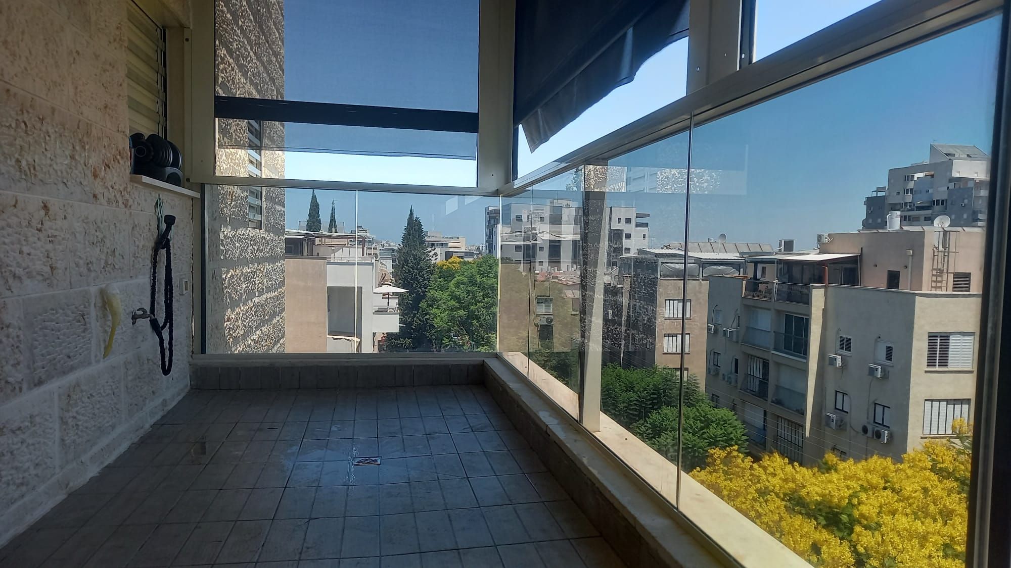פרטיות והצללה במרפסת שמש