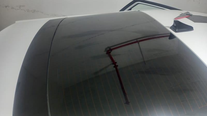 שדרוג יונדאי אלנטרה: ציפוי חלונות סרמי לפרטיות והגנה