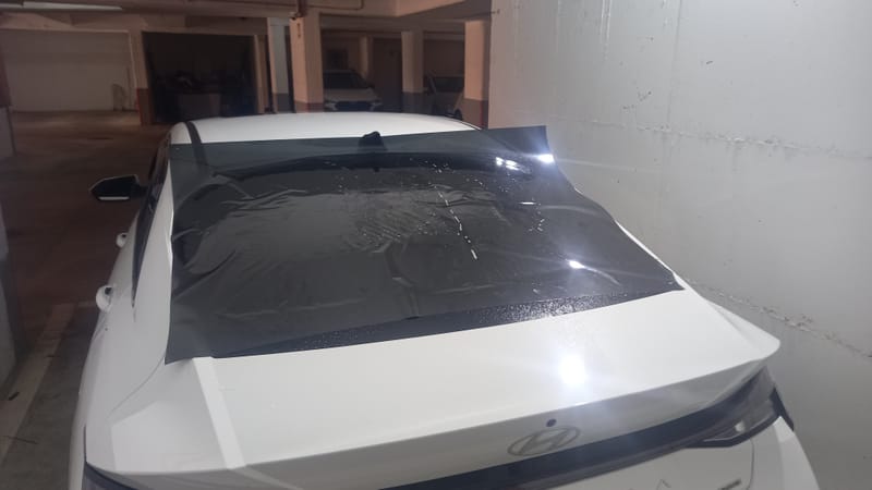 שדרוג יונדאי אלנטרה: ציפוי חלונות סרמי לפרטיות והגנה