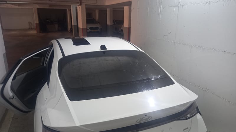 שדרוג יונדאי אלנטרה: ציפוי חלונות סרמי לפרטיות והגנה