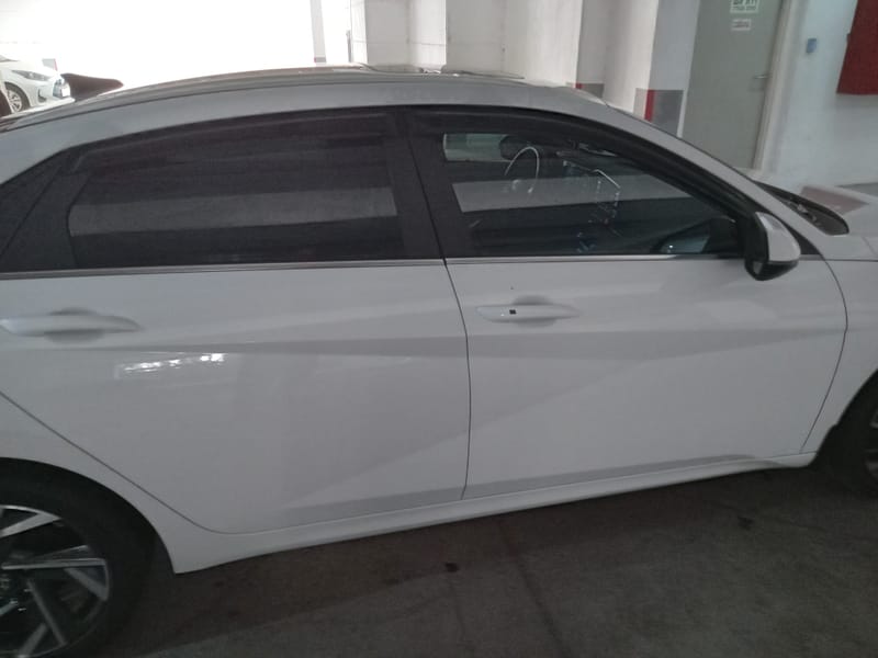 שדרוג יונדאי אלנטרה: ציפוי חלונות סרמי לפרטיות והגנה