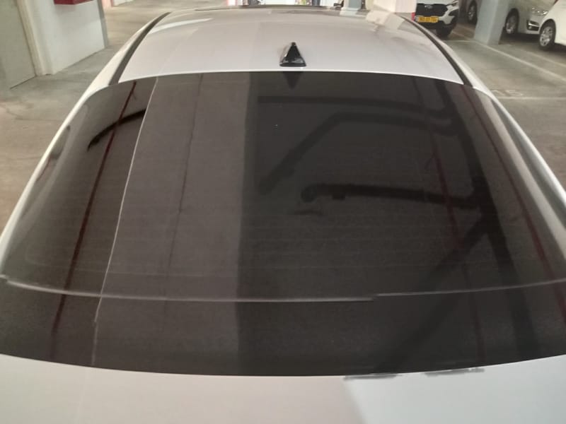 שדרוג יונדאי אלנטרה: ציפוי חלונות סרמי לפרטיות והגנה