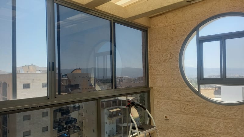 פרויקט מורכב בקרית אתא: ציפוי חלונות לפנטהאוז