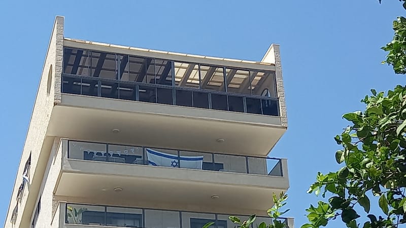 פרויקט מורכב בקרית אתא: ציפוי חלונות לפנטהאוז