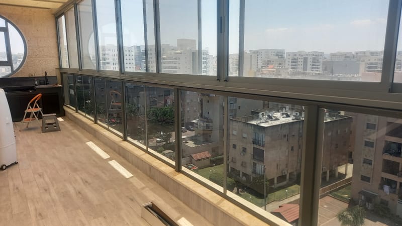 פרויקט מורכב בקרית אתא: ציפוי חלונות לפנטהאוז