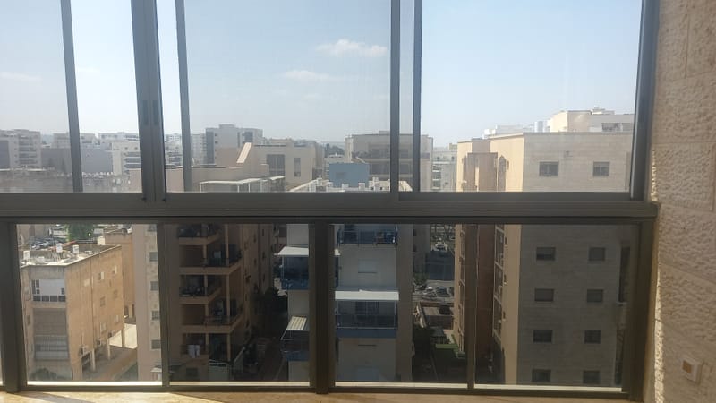 פרויקט מורכב בקרית אתא: ציפוי חלונות לפנטהאוז