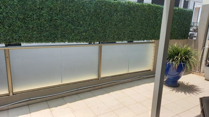 פרויקט בהוד השרון: ציפוי חלבי (אטום) למרפסת פנטהאוז