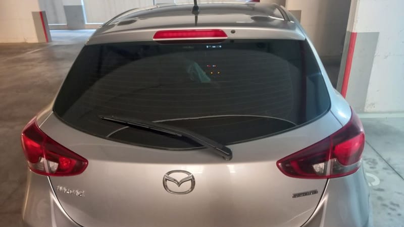 מאזדה 3: ציפוי חלונות סרמי בגוון 5% למראה יוקרתי והגנה מקסימלית