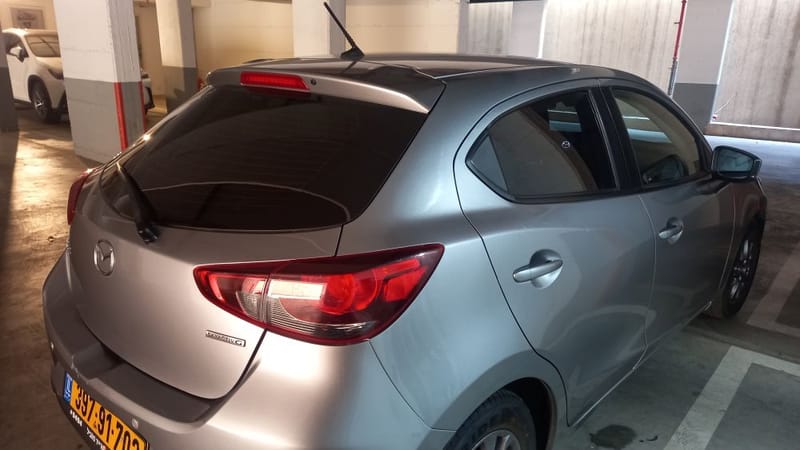 מאזדה 3: ציפוי חלונות סרמי בגוון 5% למראה יוקרתי והגנה מקסימלית