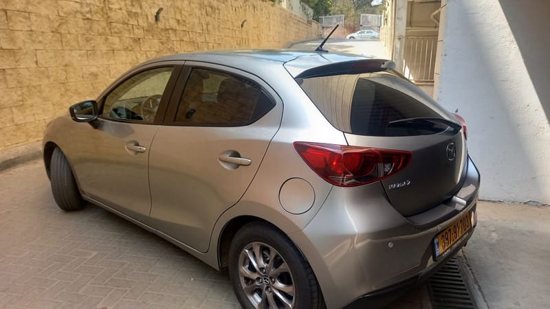 מאזדה 3: ציפוי חלונות סרמי בגוון 5% למראה יוקרתי והגנה מקסימלית