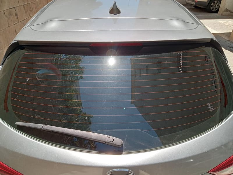 מאזדה 3: ציפוי חלונות סרמי בגוון 5% למראה יוקרתי והגנה מקסימלית