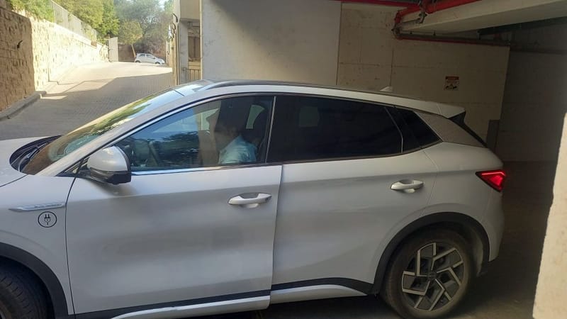 השחרת חלונות מקצועית ל-BYD Atto 3: ציפוי 20% ו-70%