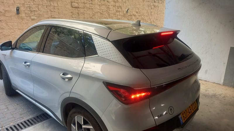 השחרת חלונות מקצועית ל-BYD Atto 3: ציפוי 20% ו-70%