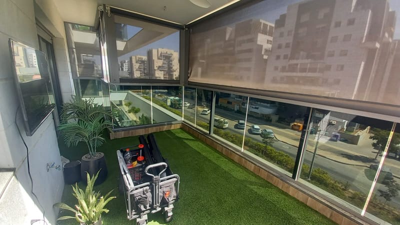 מרפסת שמש בלוד – ציפוי מעקה זכוכית ננו-קרמי 5%