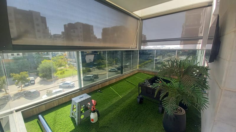 מרפסת שמש בלוד – ציפוי מעקה זכוכית ננו-קרמי 5%