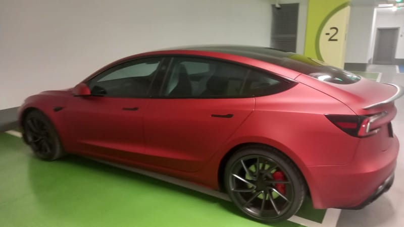 שדרוג יוקרתי לטסלה: ציפוי חלונות 20% ו-35%